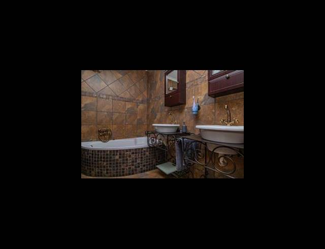 5 BEDROOM FREESTANDING FOR SALE IN GLEN MARAIS